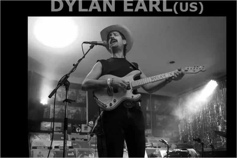 DYLAN EARL Band i Mojo
