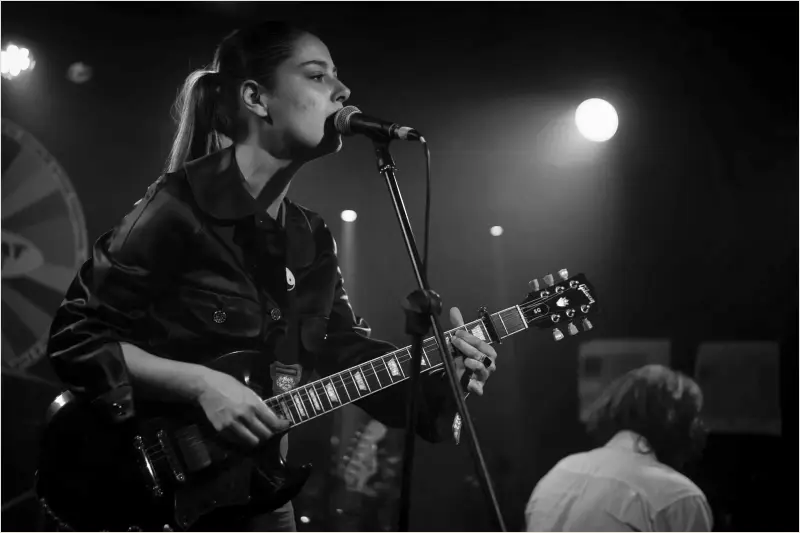 Grace Cummings i Ideal Bar