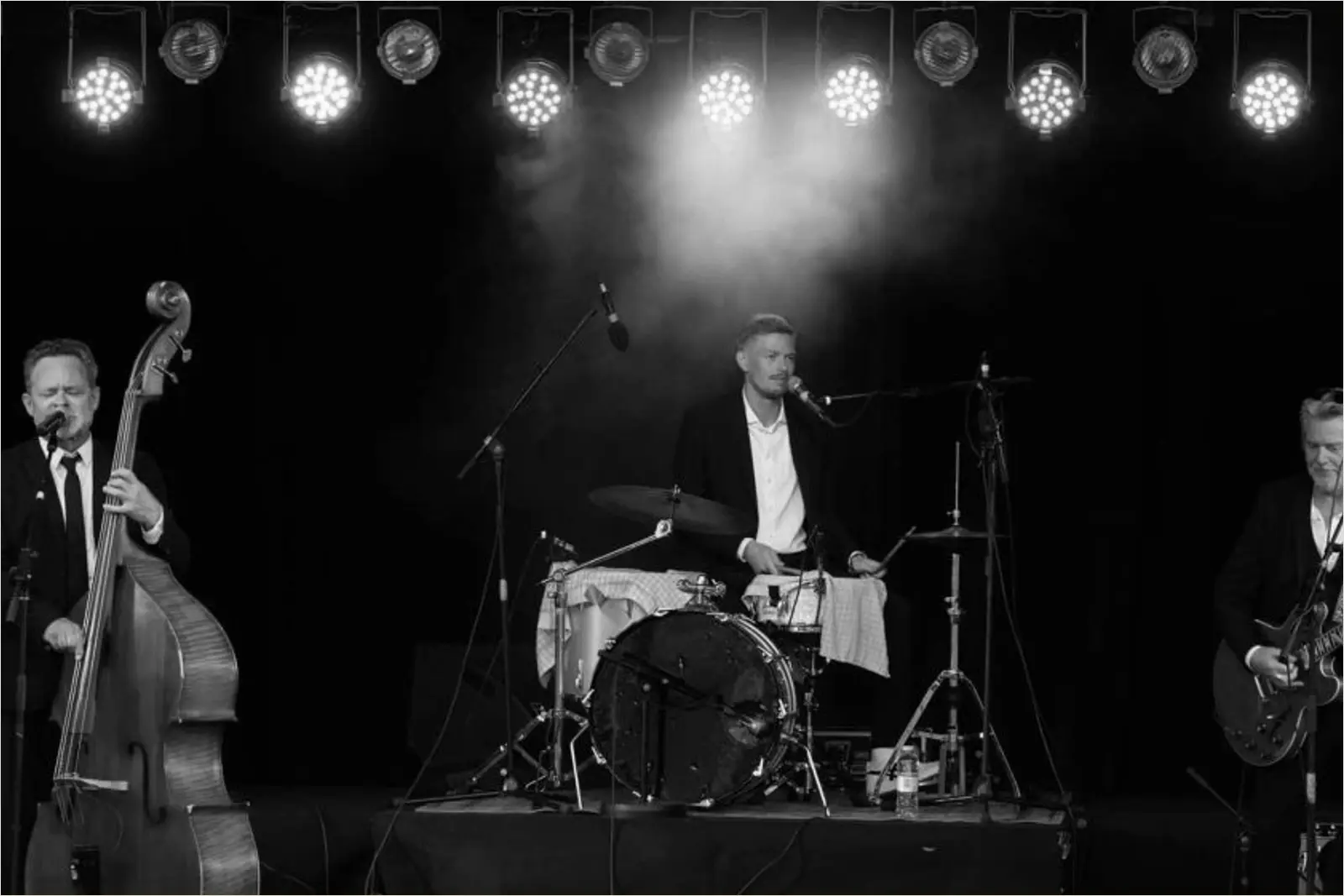Pressefoto af Mek Pek & The Debitors