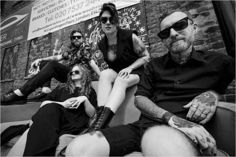 Millie Manders and The Shutup i Rust